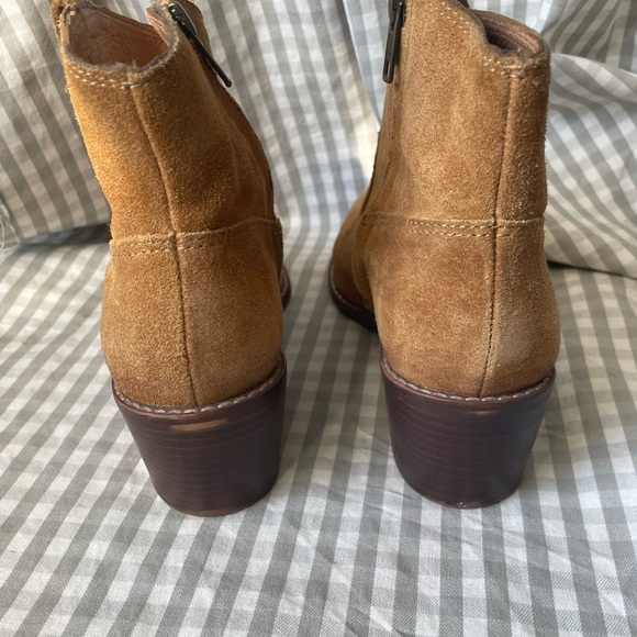 Madewell suede western cowboy inspired ankle Hailie boots in great condition. - Picture 10 of 16